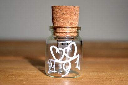 Personalised cork bottle flash memory drive